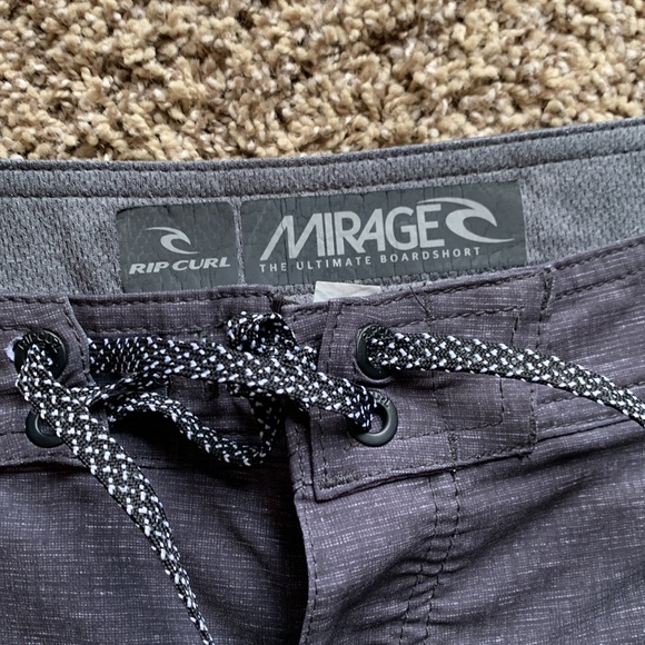 Rip curl mirage 32 inch board short.  Aqua Floral.  10 in inseam - Picture 2 of 5